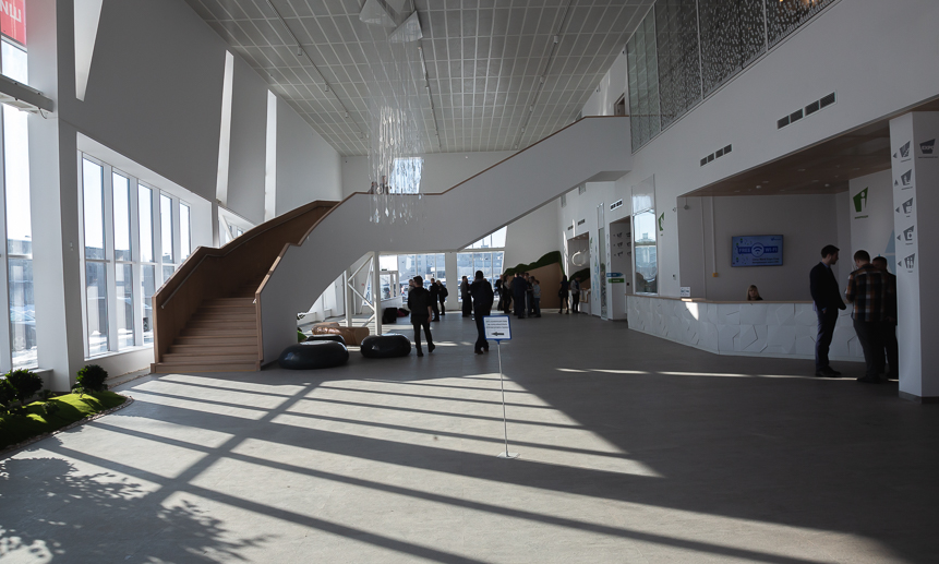 По масштабу и интерьеру «Норд-Экспо» напоминает современный аэропорт.